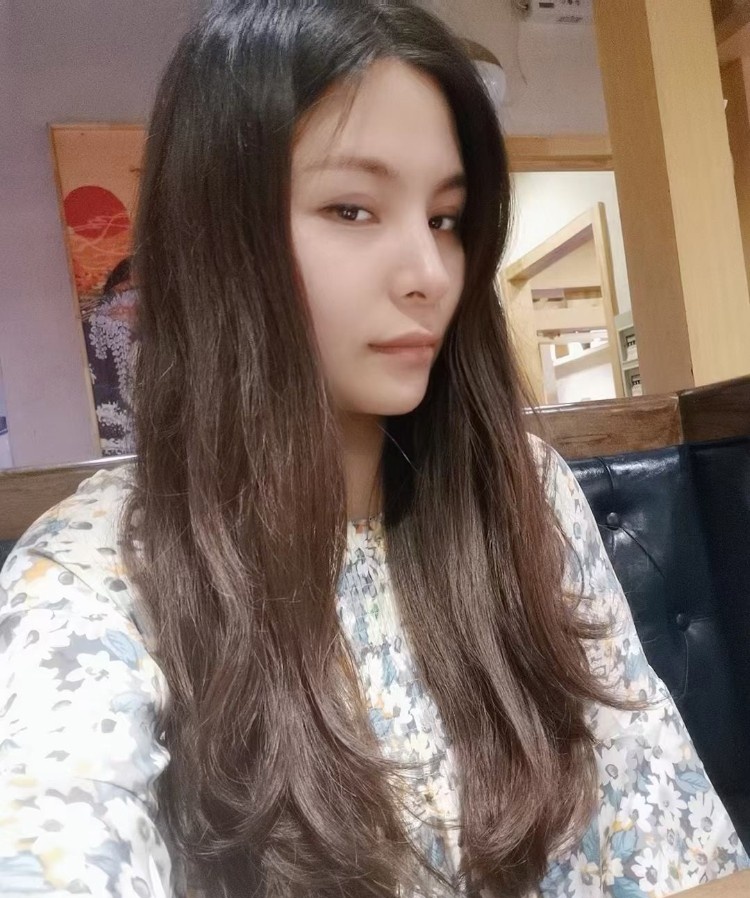 身材娇小可抱起来妹子