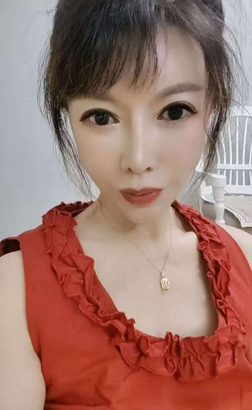 兼职温柔女人味的小姐姐