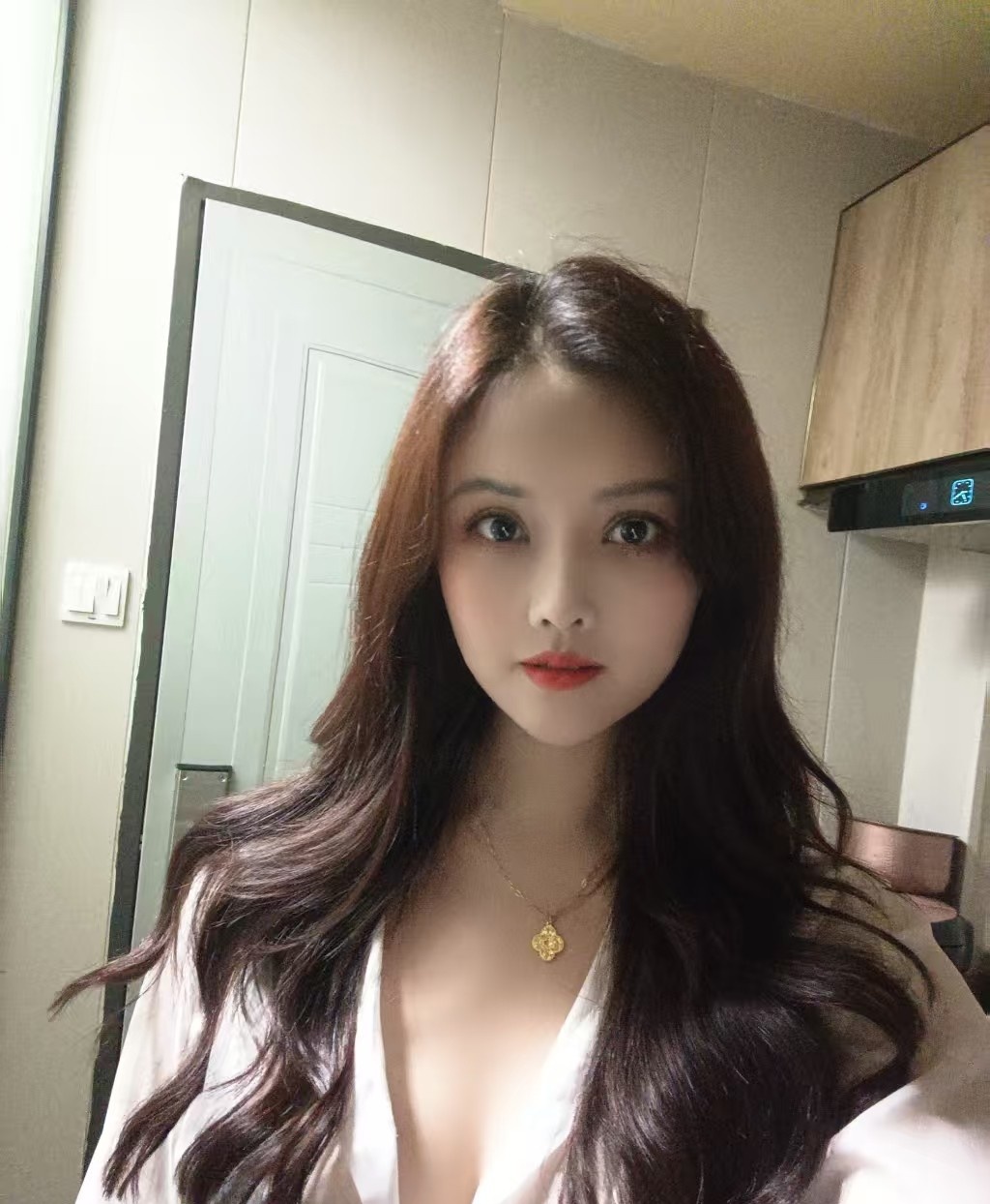 服务系女友李一桐