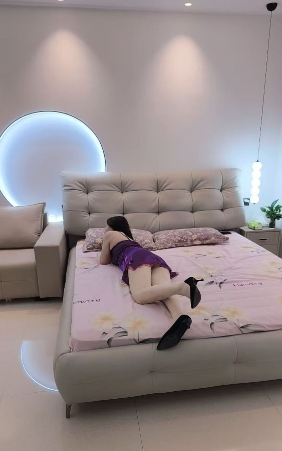 南方大奶美少妇
