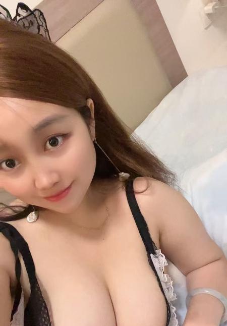 童颜巨乳御姐允儿