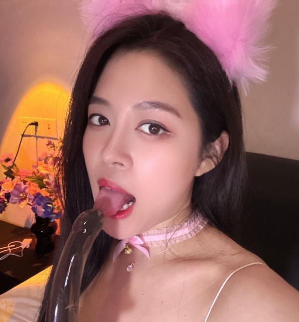 倒立玩水功夫女神