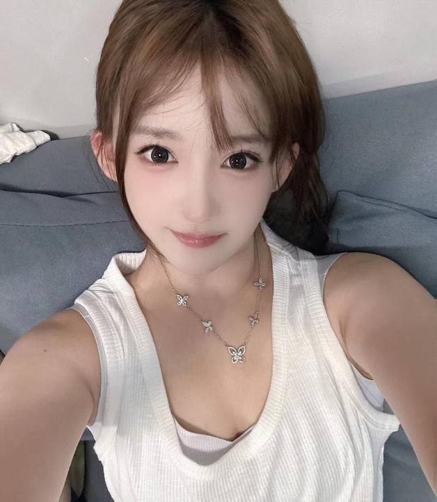 青春羞涩美少女