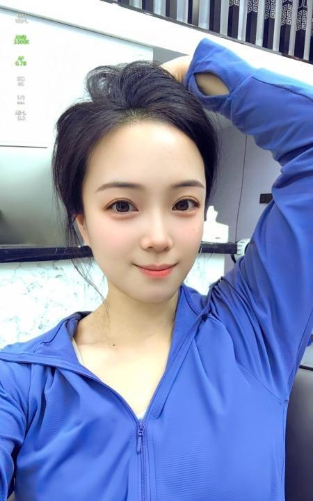 蜜桃翘臀李KK