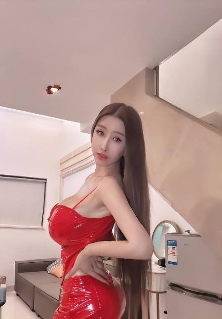 巨乳翘臀网红善朵