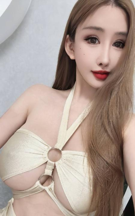 巨乳翘臀网红善朵