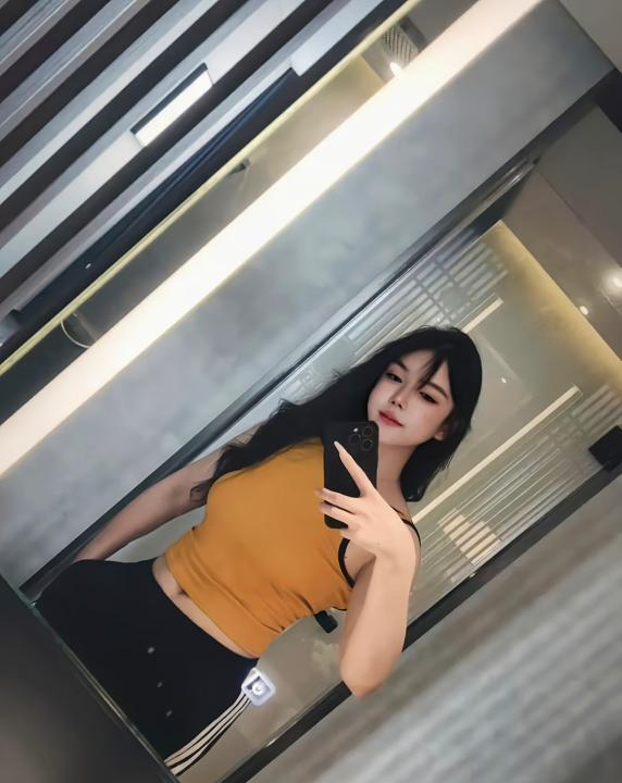 长腿大胸情趣妹子