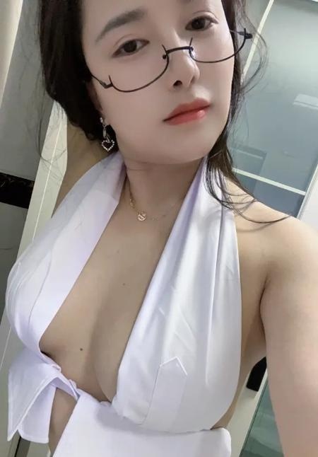 上城眼睛妹