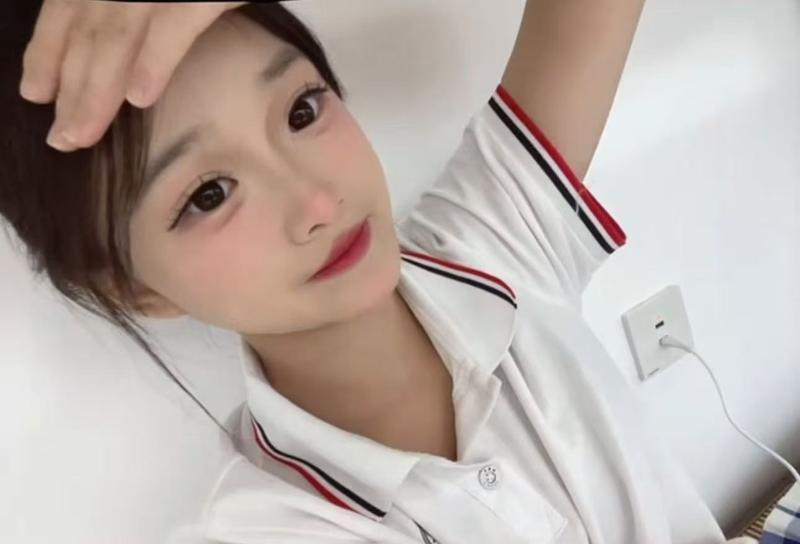 三点粉可爱型女孩泡泡