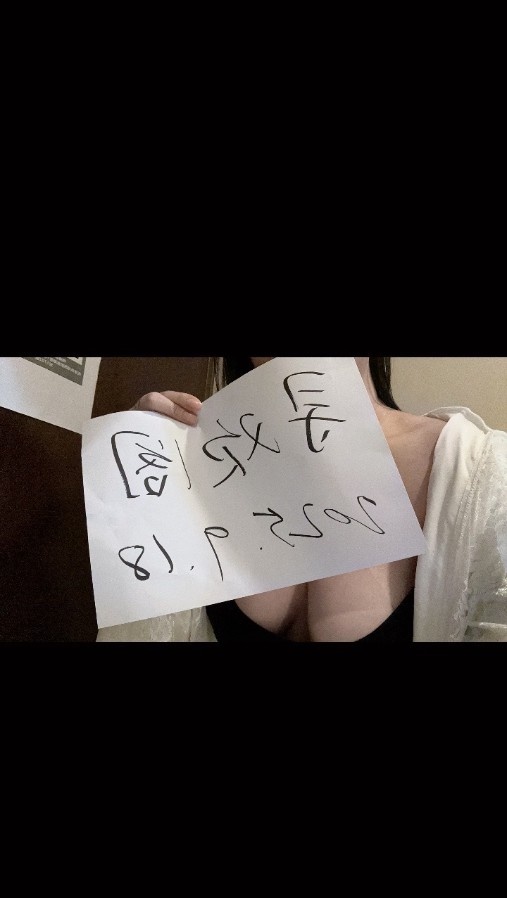 花臂小姑娘