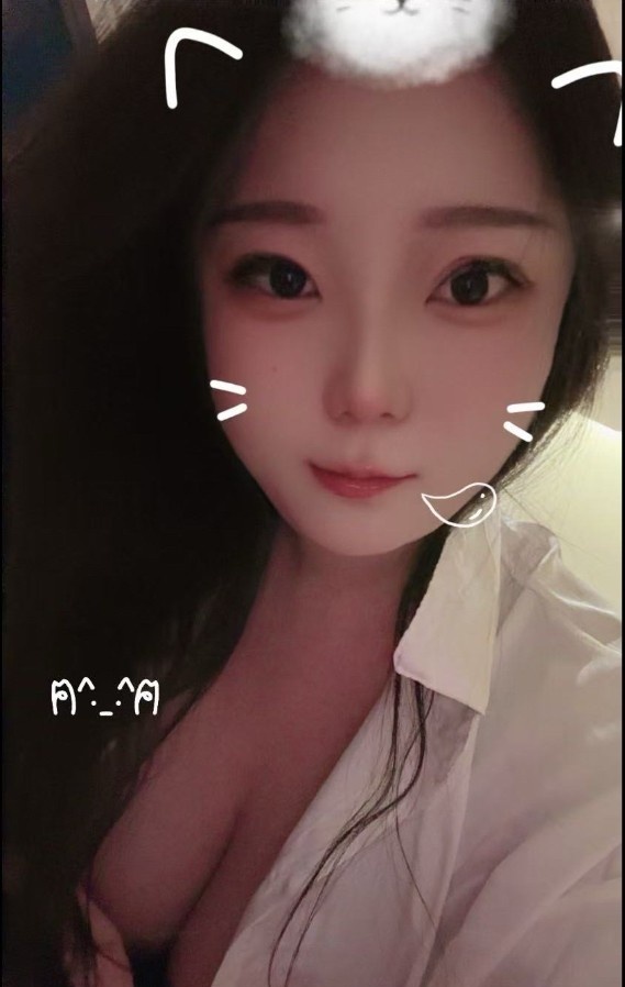 花臂小姑娘