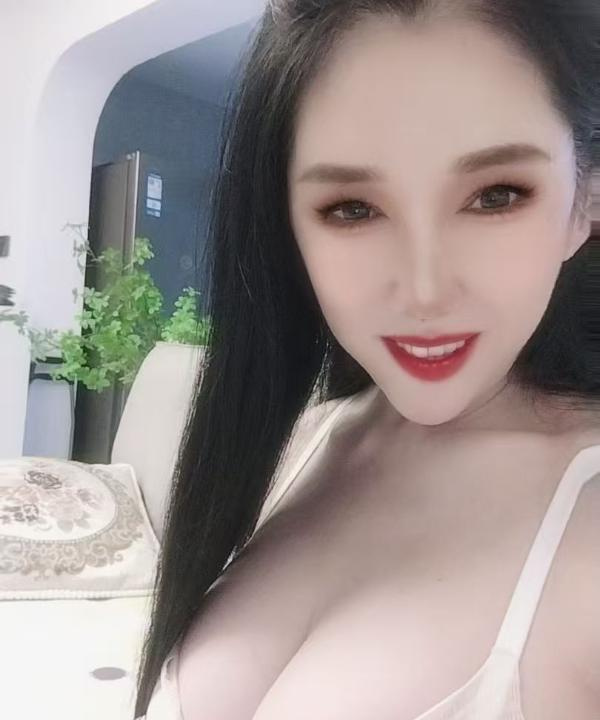 大胸依依姐