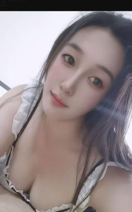 胸大闷骚能夹麻的美妞