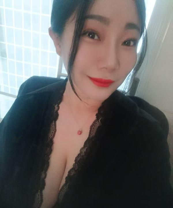 铁西巨乳喷水少妇