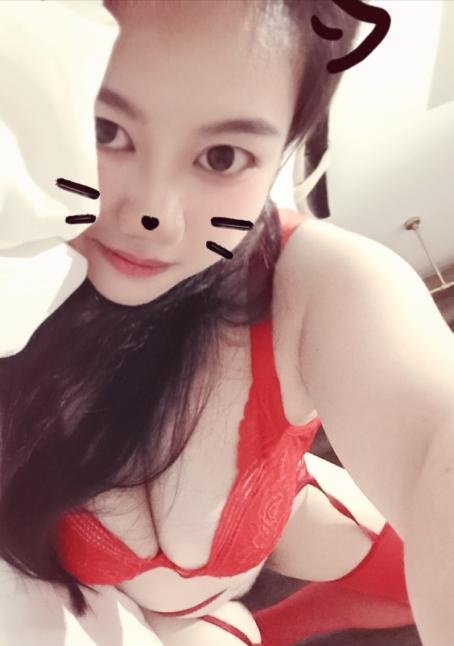 体验皮肤白嫩的宝儿