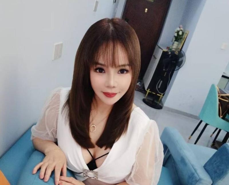 美少妇姗姗