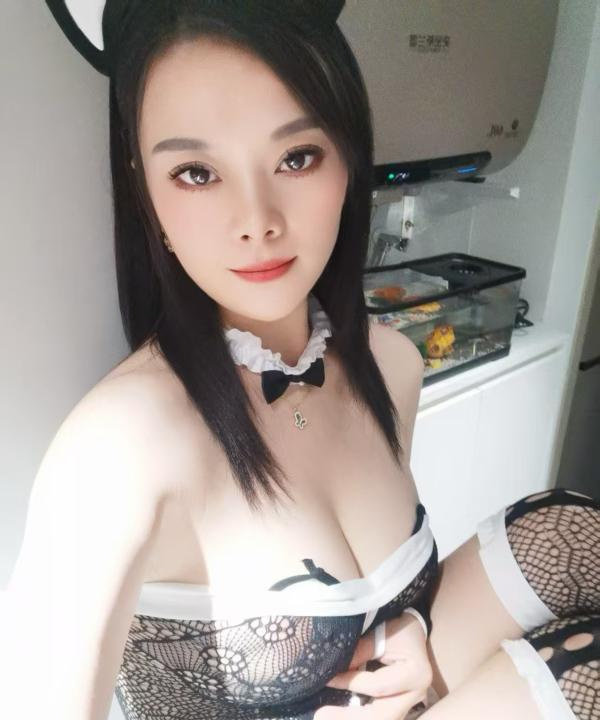 性感轻熟朵朵