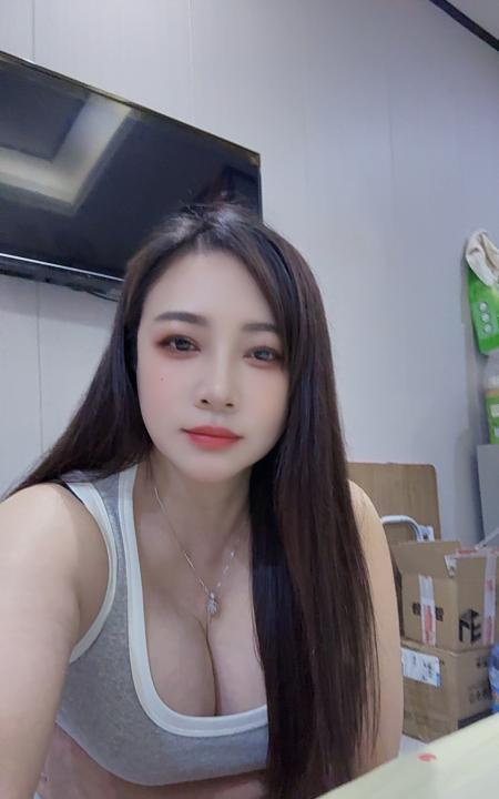 白云美臀美少妇