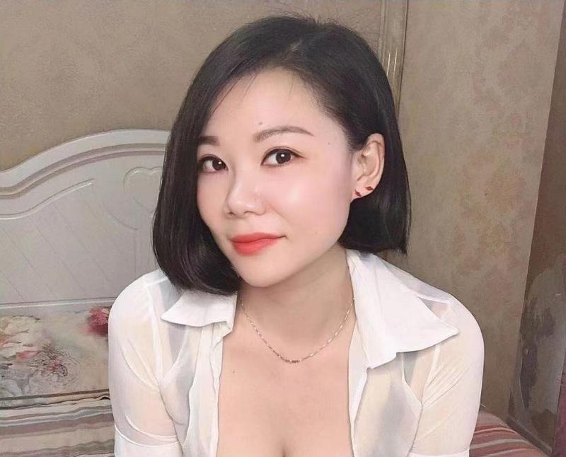 返食妩媚风韵熟女