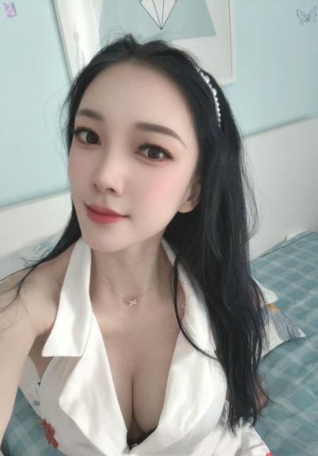 朝阳长腿喷水桃子