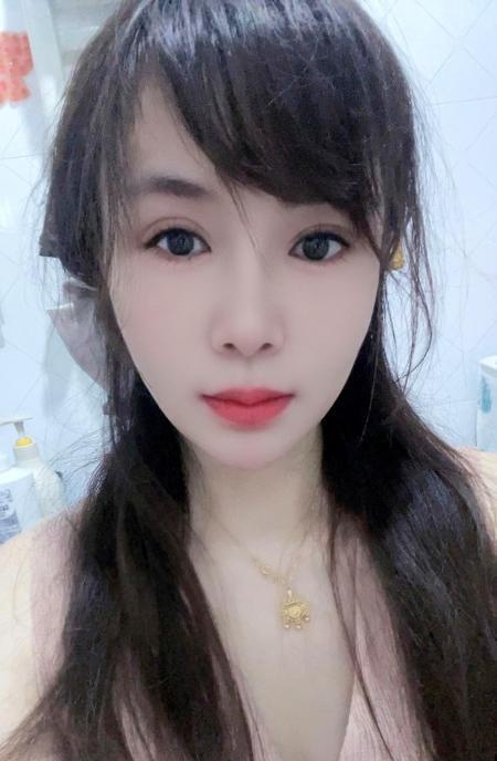 大眼酥胸萌妹纸泄火