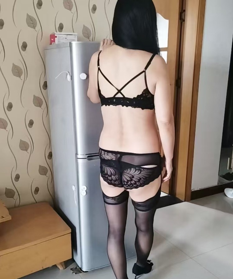 大胸翘臀美少妇