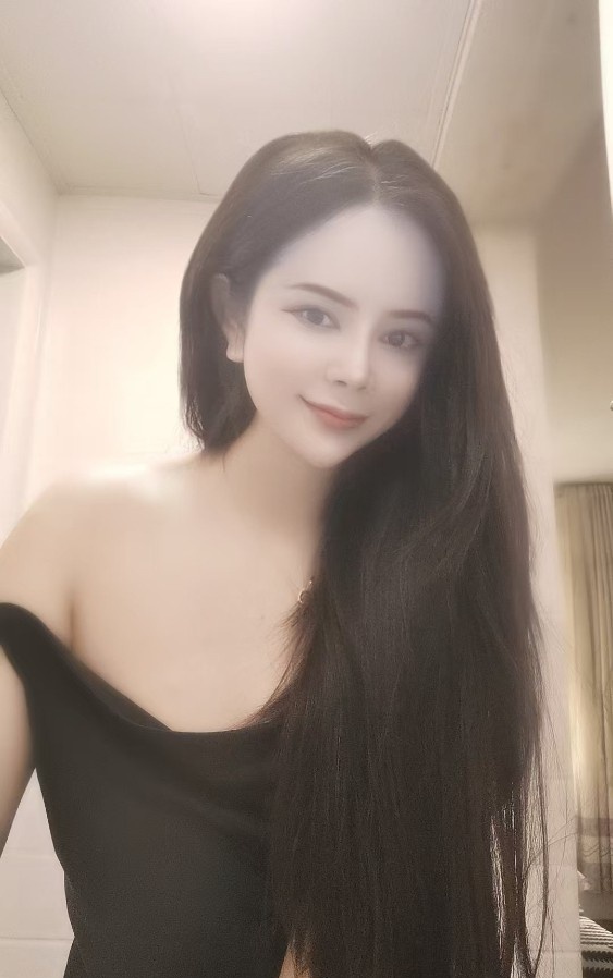 前凸后翘小妖精菲儿
