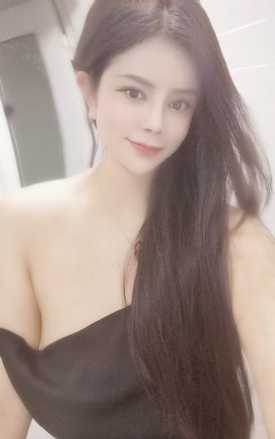 前凸后翘小妖精菲儿