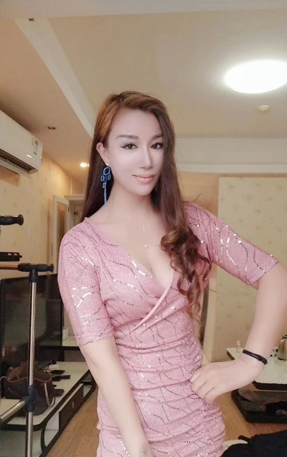 高挑小黑妹