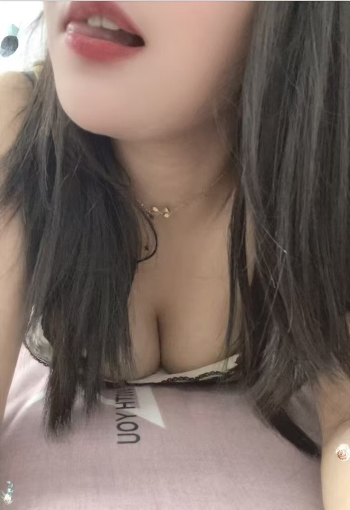 大胸美御姐点点