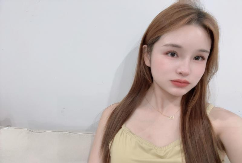 温柔服务好的小美女
