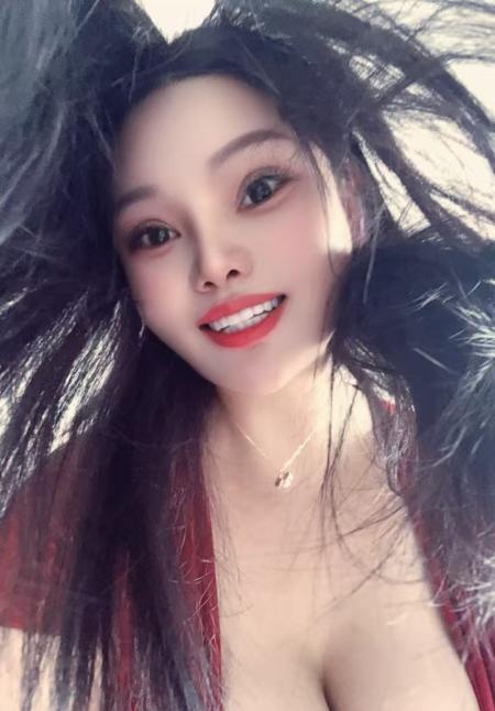 镜湖绿地小少妇