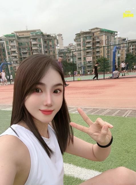 白云运动型韩系美女
