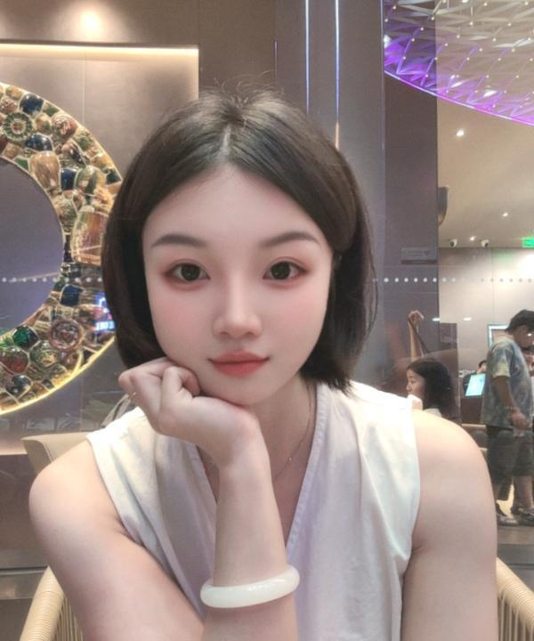 古镇好身材美女