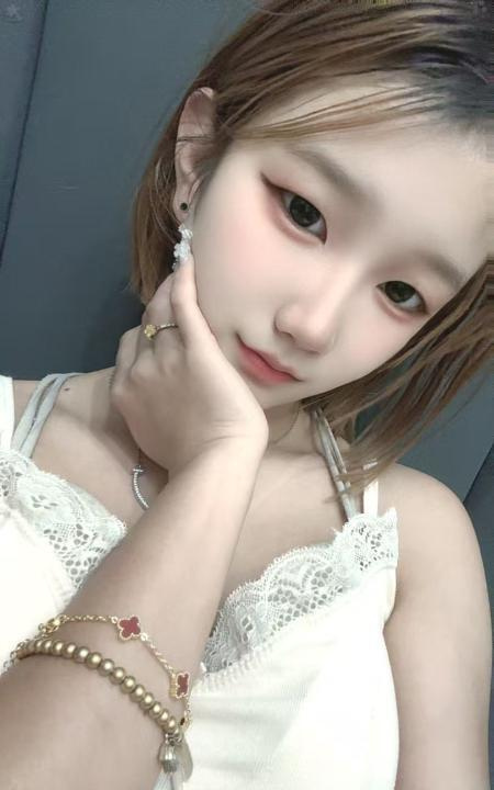 08三点粉白虎妹妹
