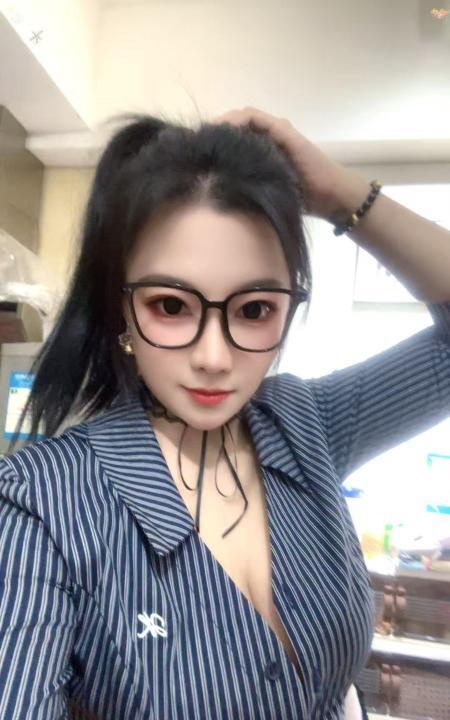 包河童颜巨乳小姐姐