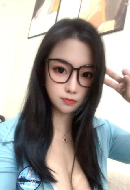 包河童颜巨乳小姐姐