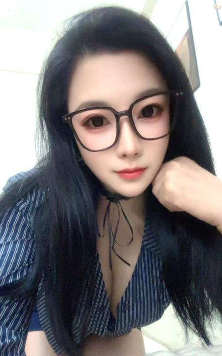 包河童颜巨乳小姐姐
