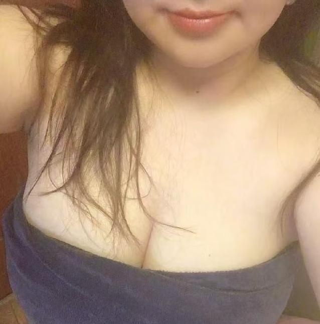 园区巨乳川妹