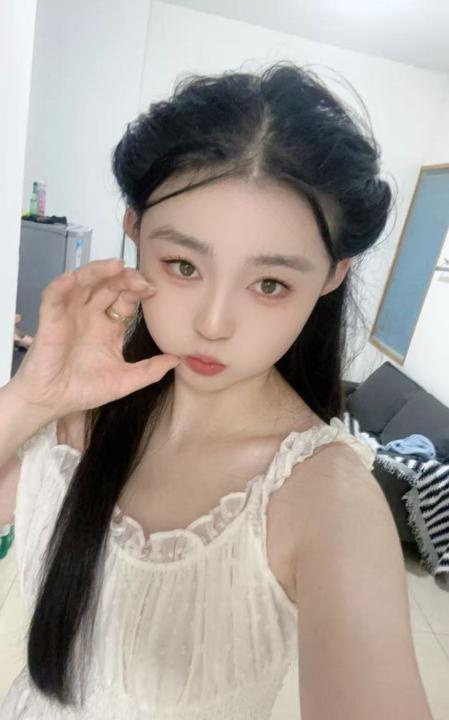 南山清纯颜值嫩妹