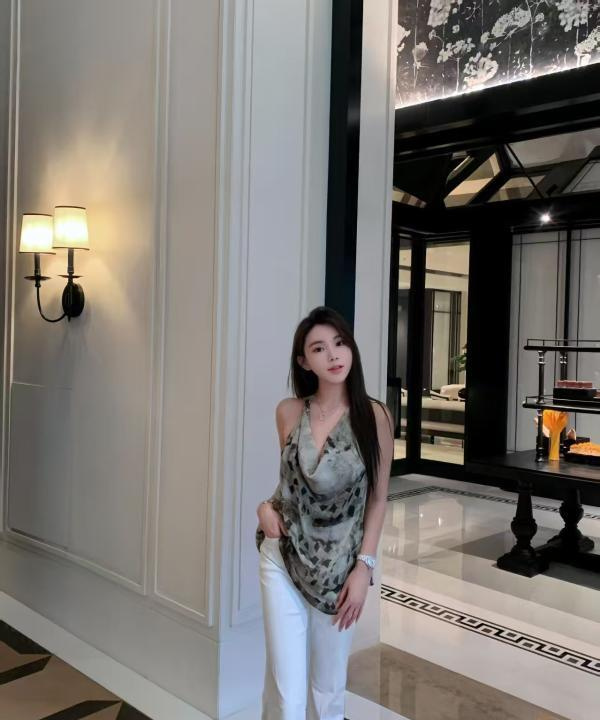 苏州长腿车模