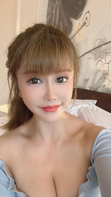 爱深喉的小骚妇