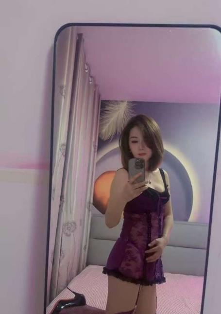 气质短发小少妇
