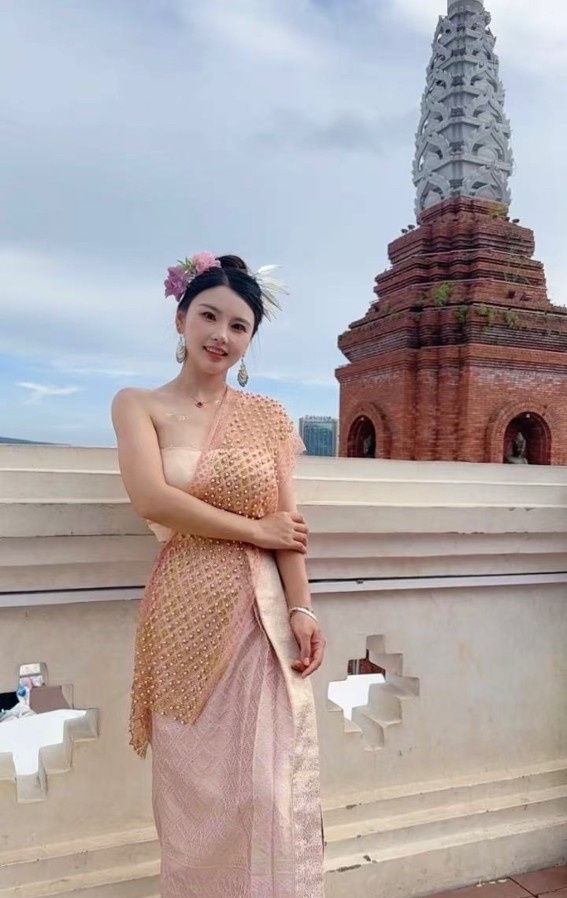 马群悦悦美女
