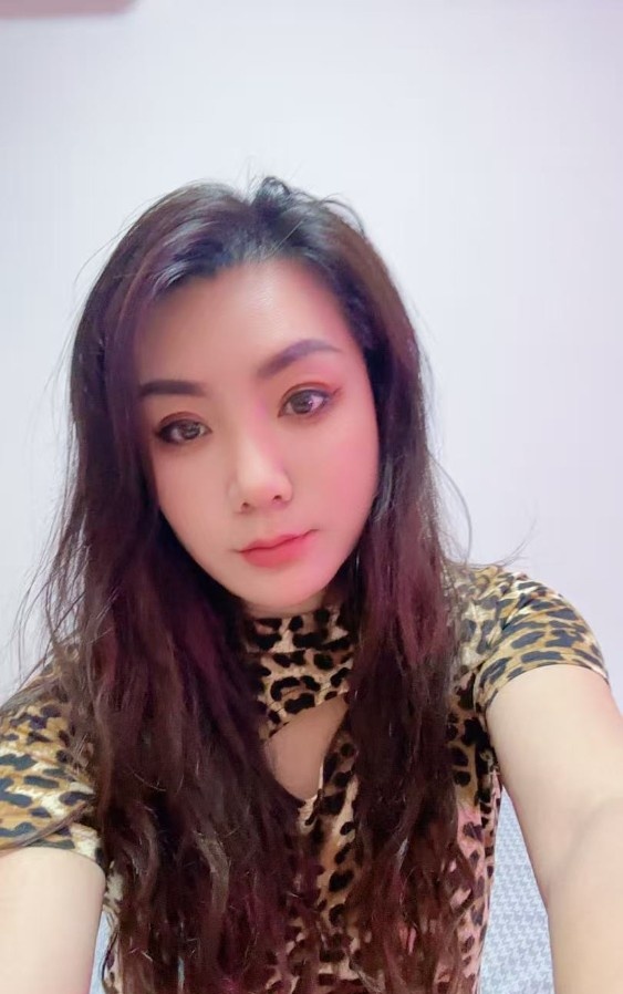 大胸肥臀妮妮