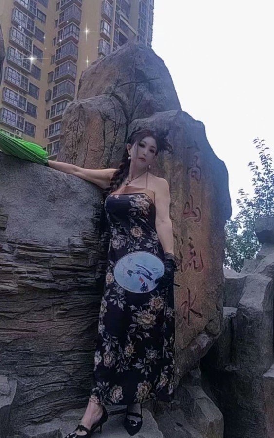 御姐肌肤白嫩水汁多
