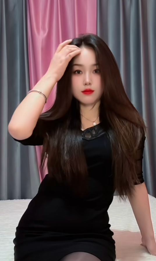 黑丝制服御姐抓龙筋做小活的