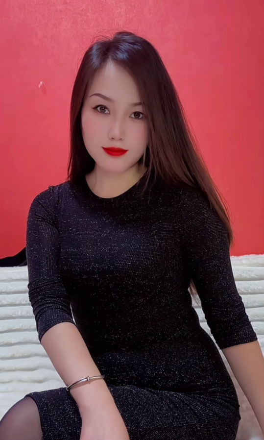 黑丝制服御姐抓龙筋做小活的