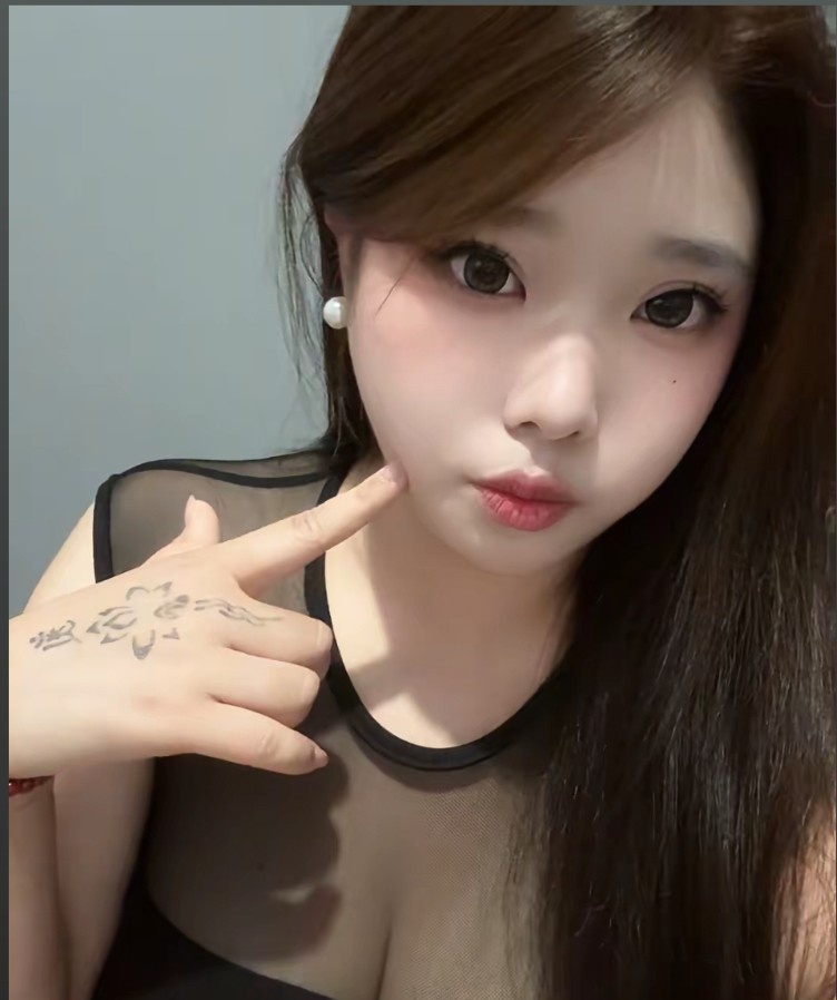 假期约的胸大屁股翘的嫩妹