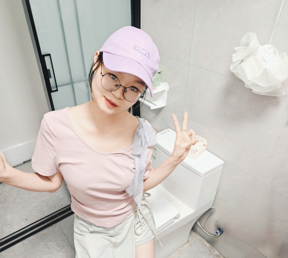 白嫩温柔小妹